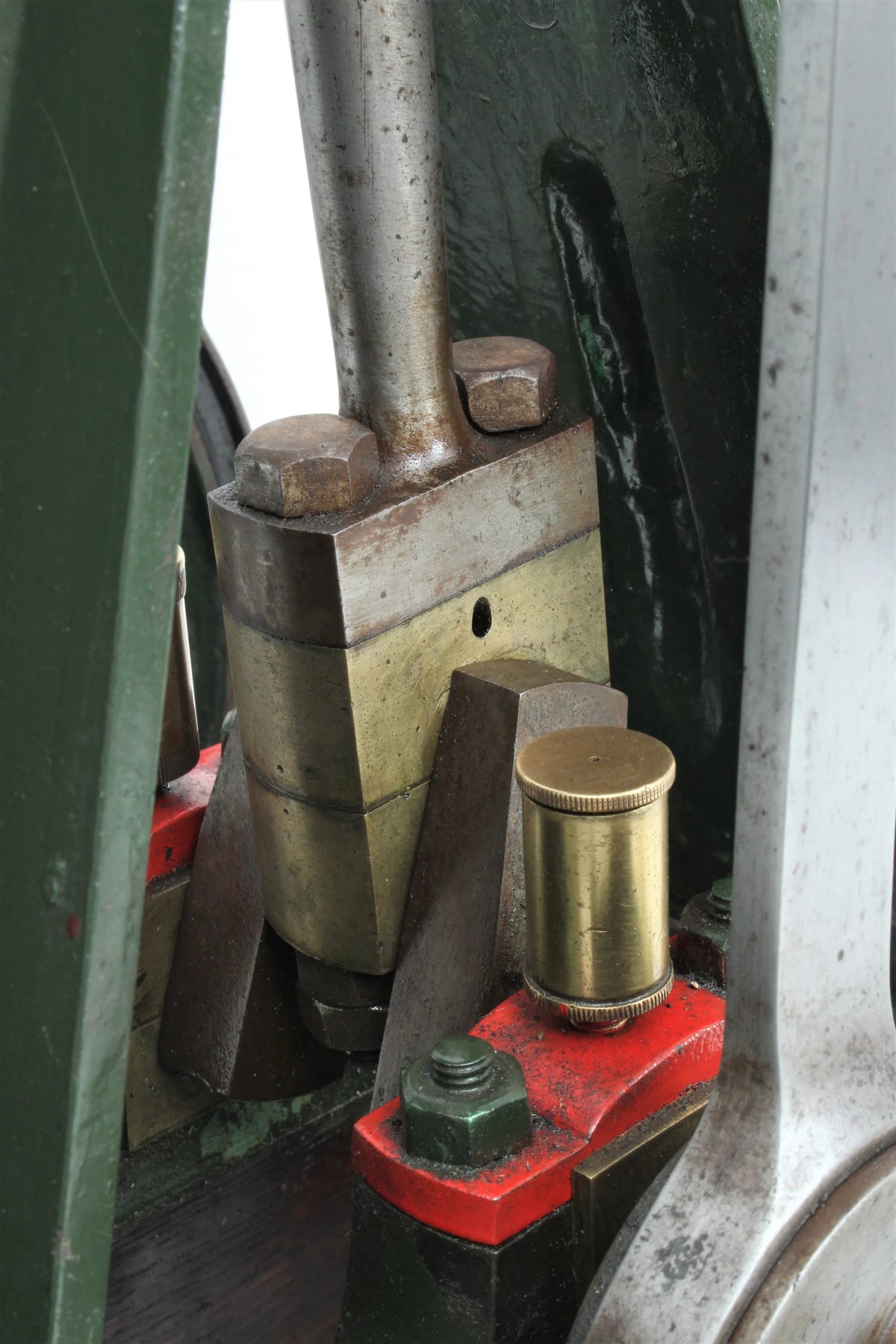 Vintage vertical engine