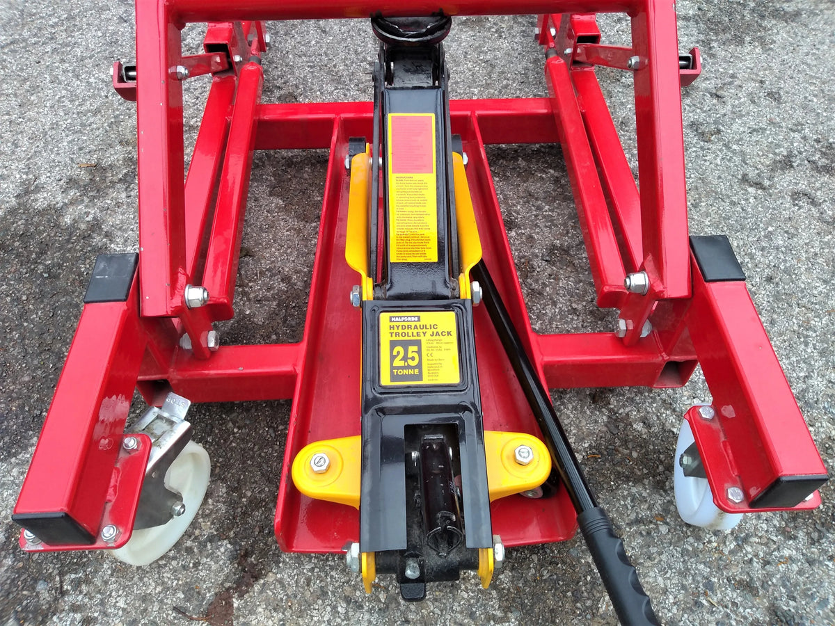 Hydraulic locomotive lift