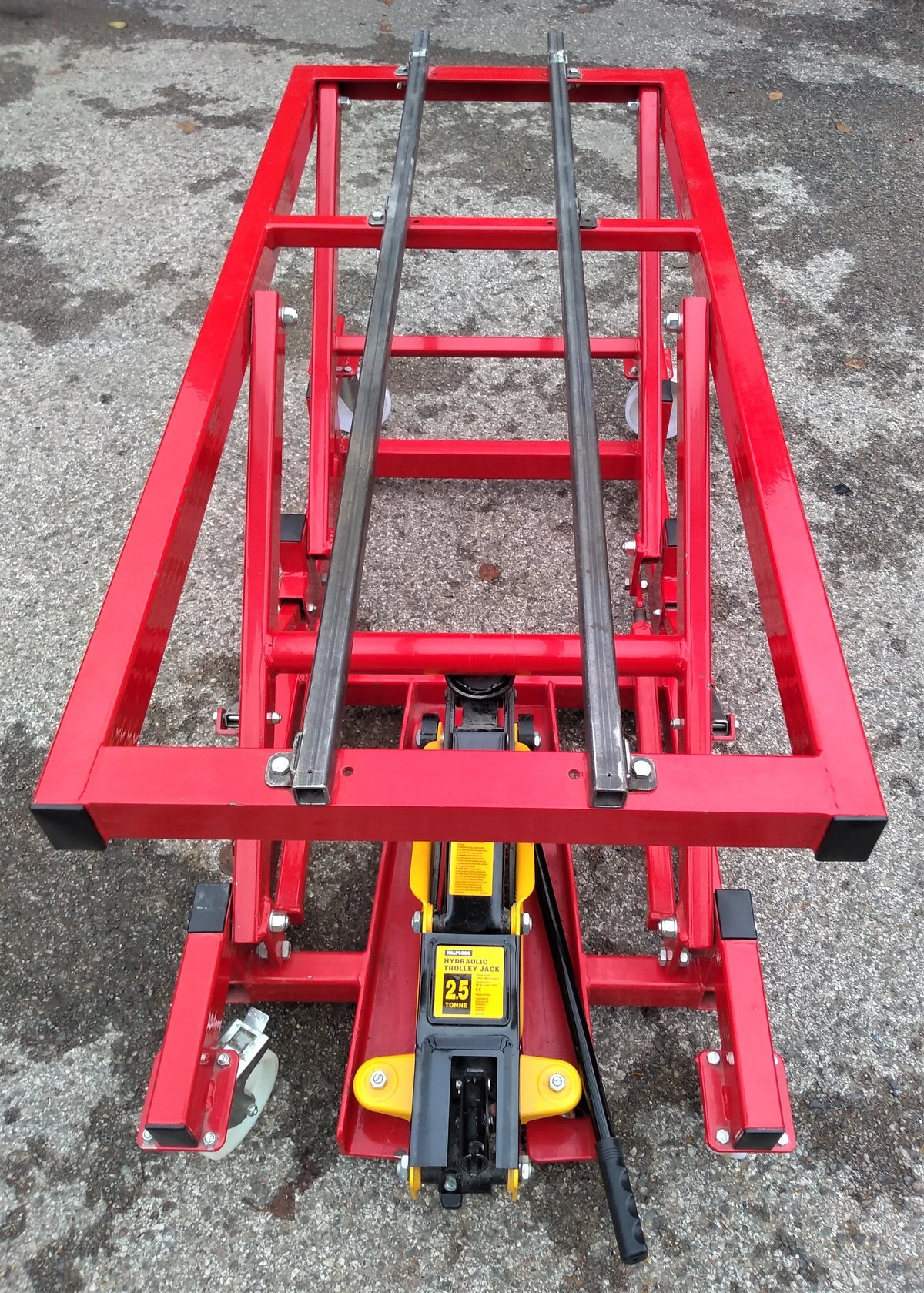 Hydraulic locomotive lift