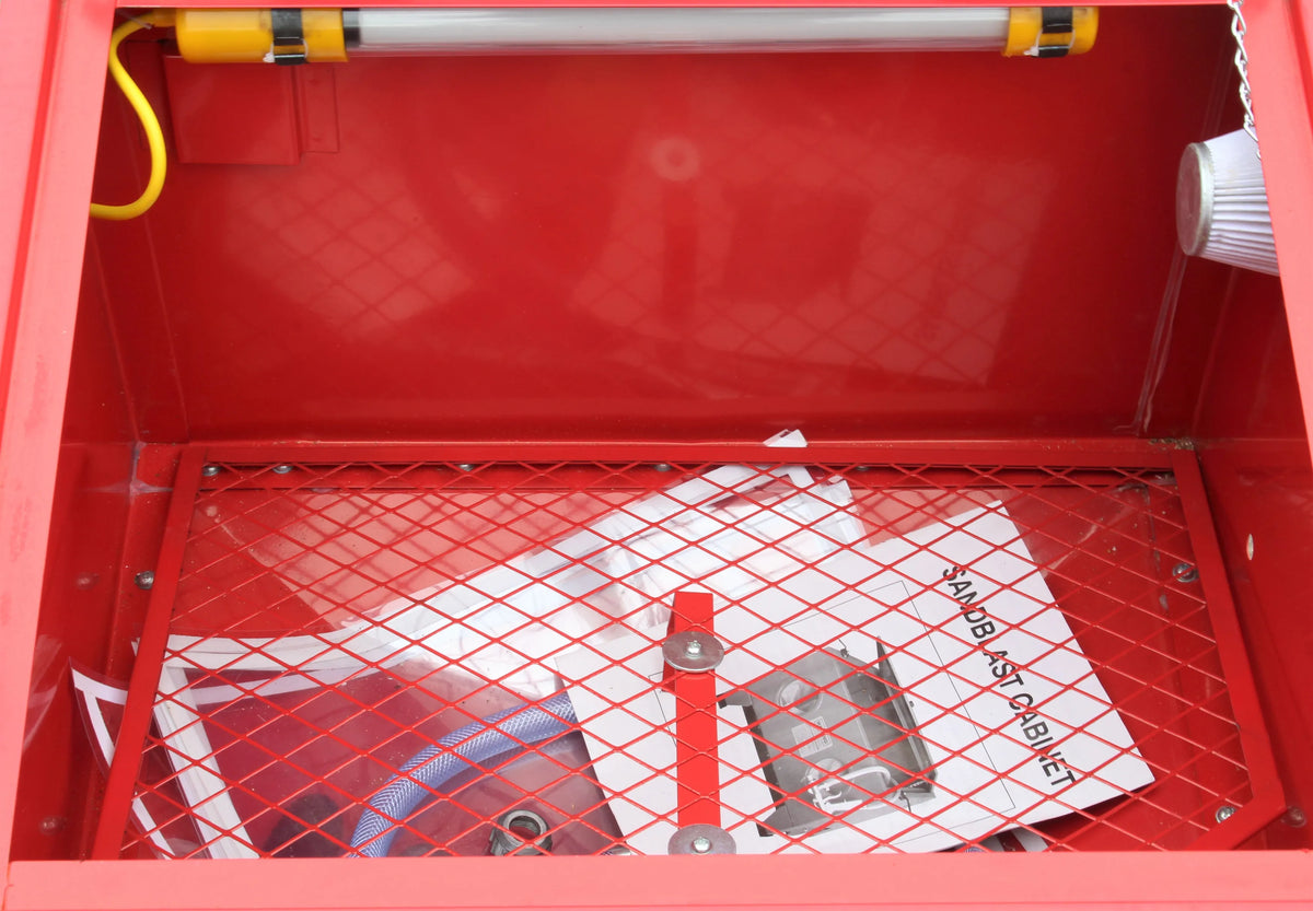 Bench mounted blast cabinet