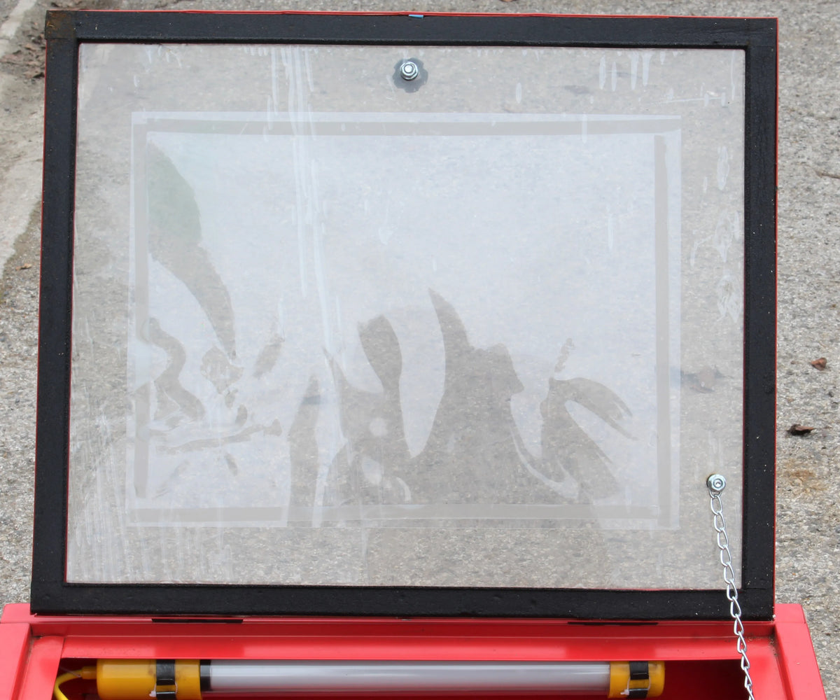 Bench mounted blast cabinet