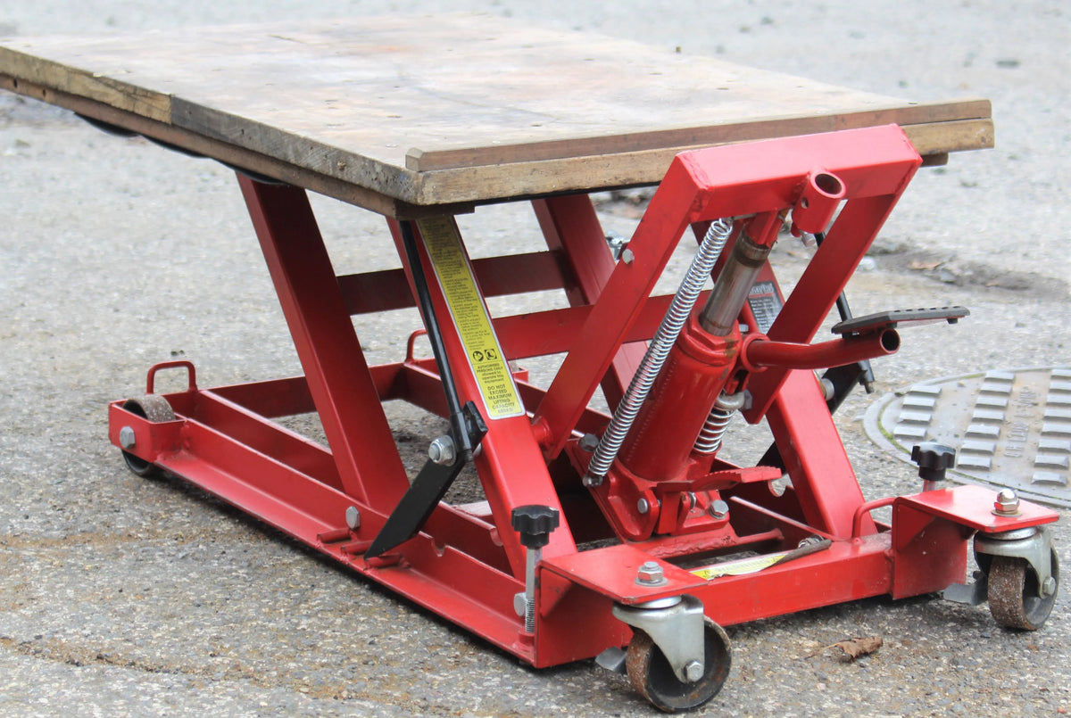 Small hydraulic lift bench
