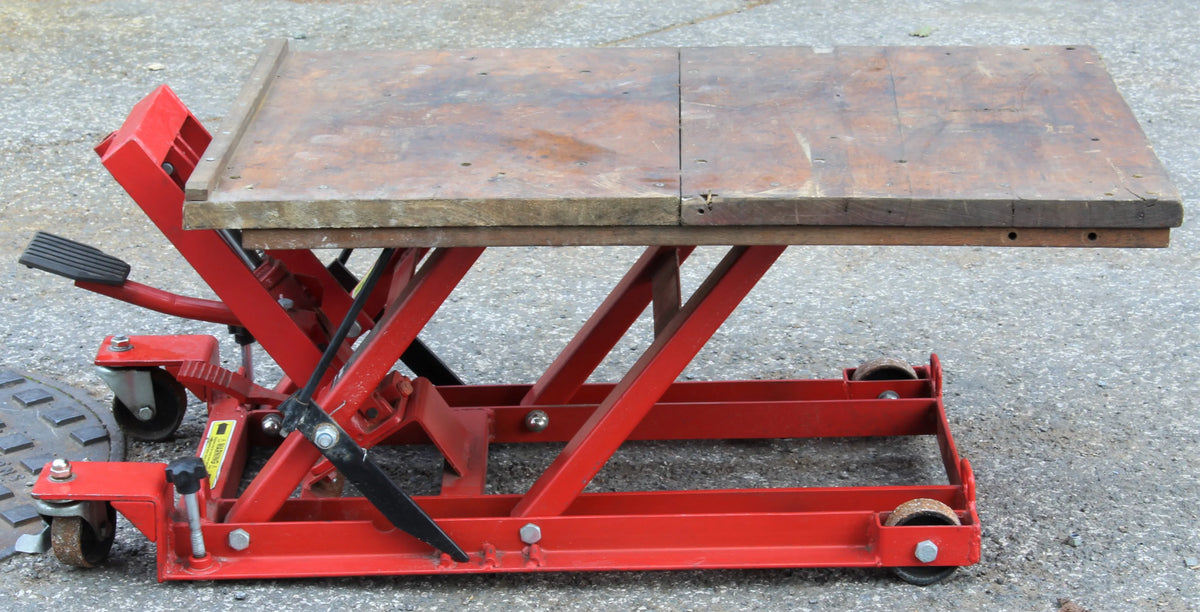 Small hydraulic lift bench