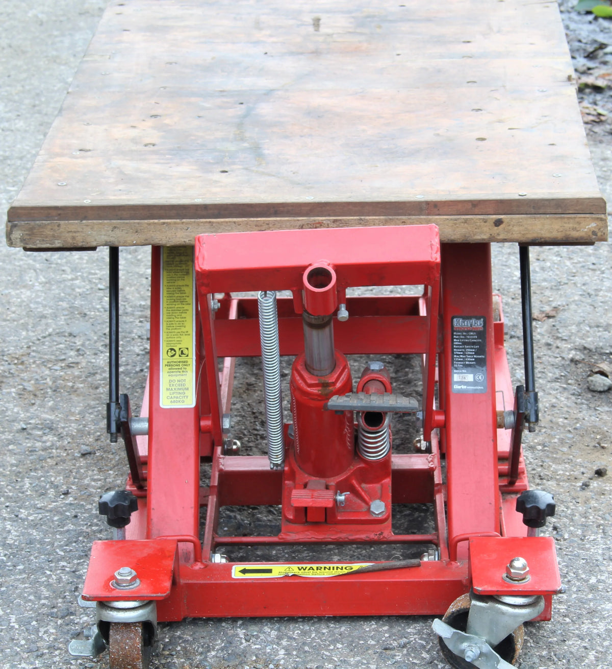 Small hydraulic lift bench