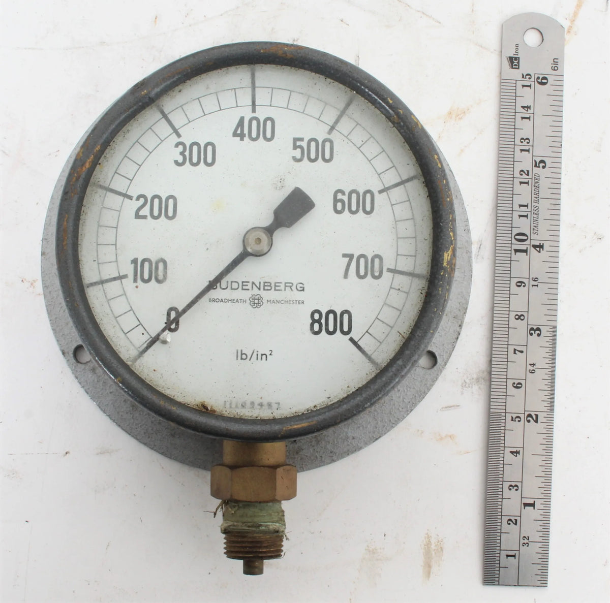 Collection of pressure gauges