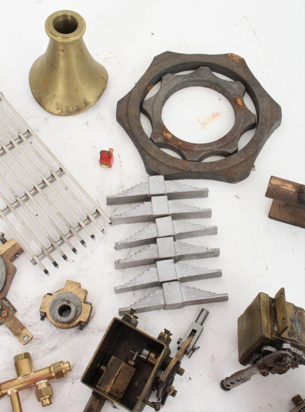 Box of miscellaneous parts & fittings