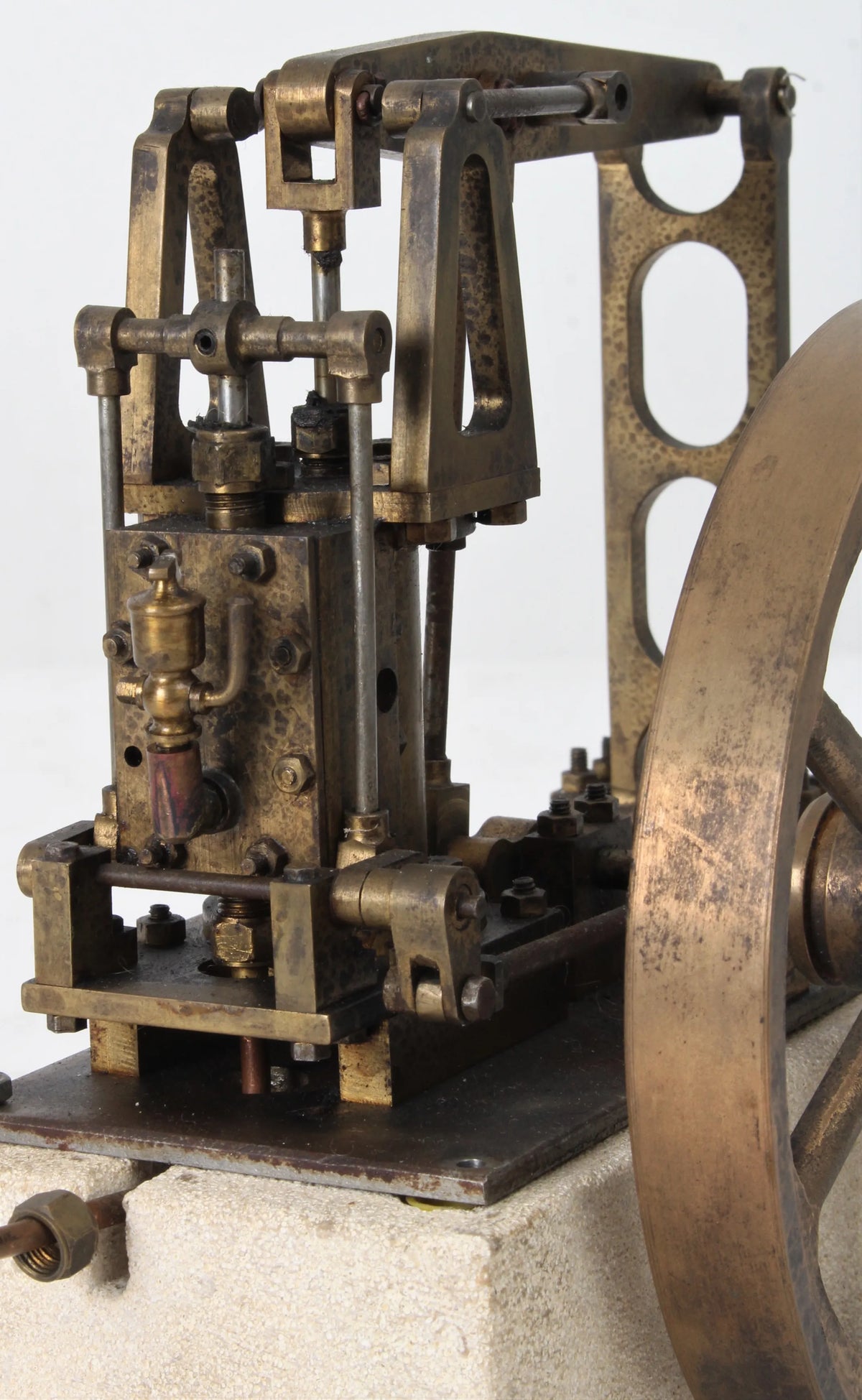 Small half beam engine