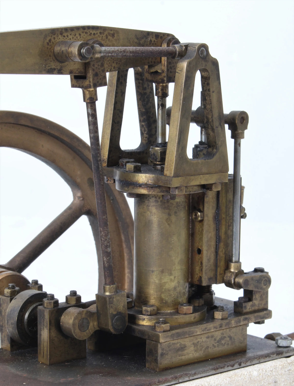 Small half beam engine