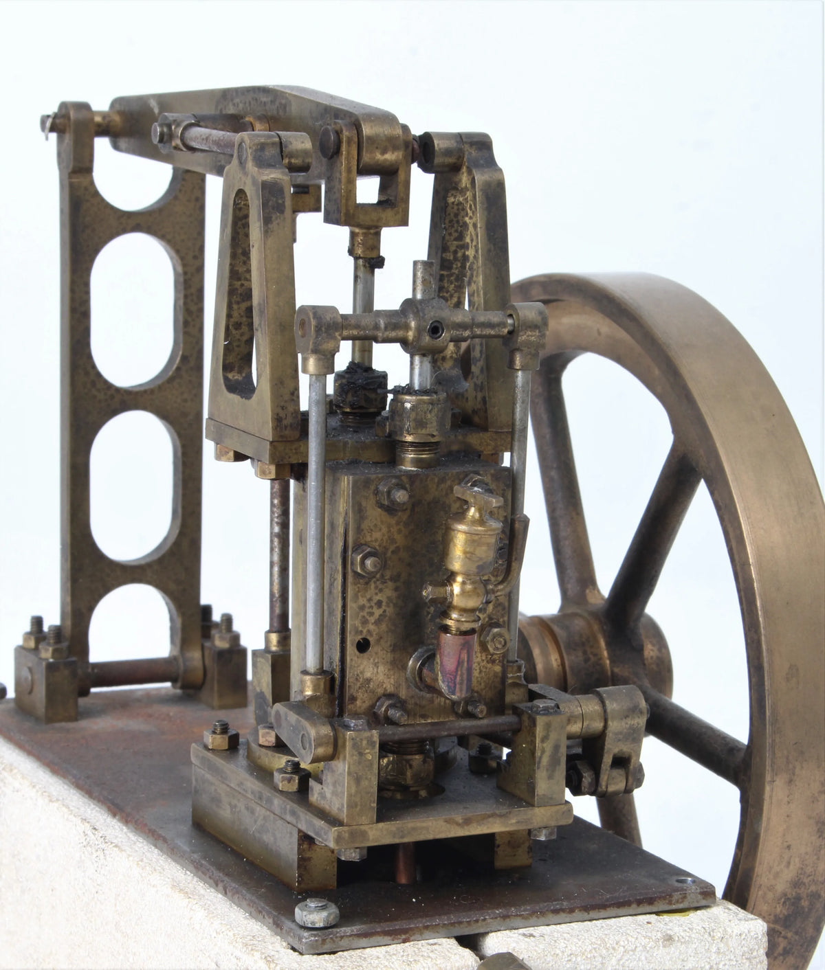 Small half beam engine