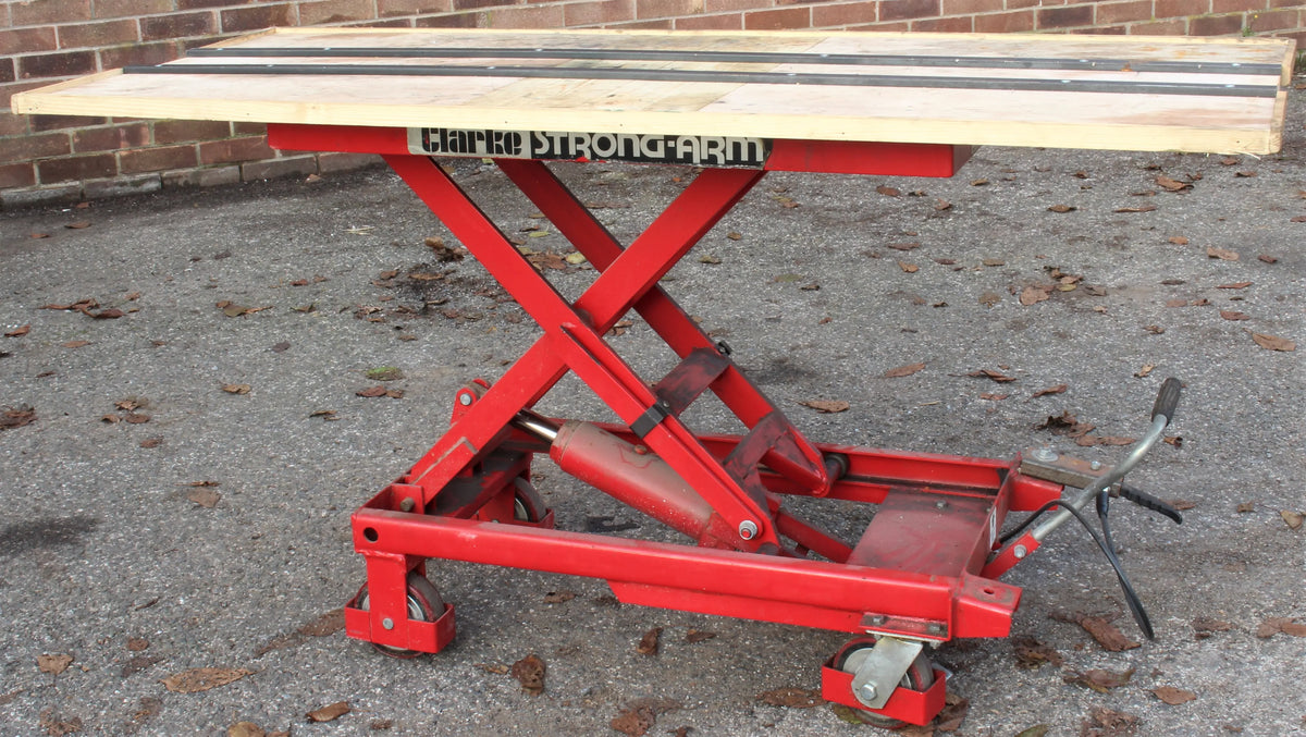 Hydraulic lift trolley