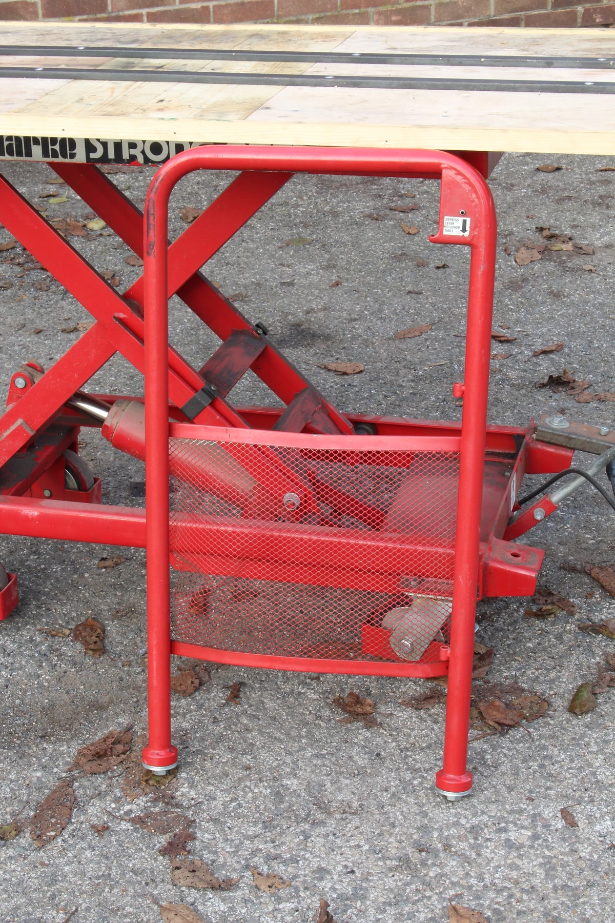 Hydraulic lift trolley