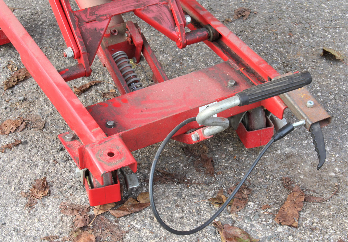 Hydraulic lift trolley