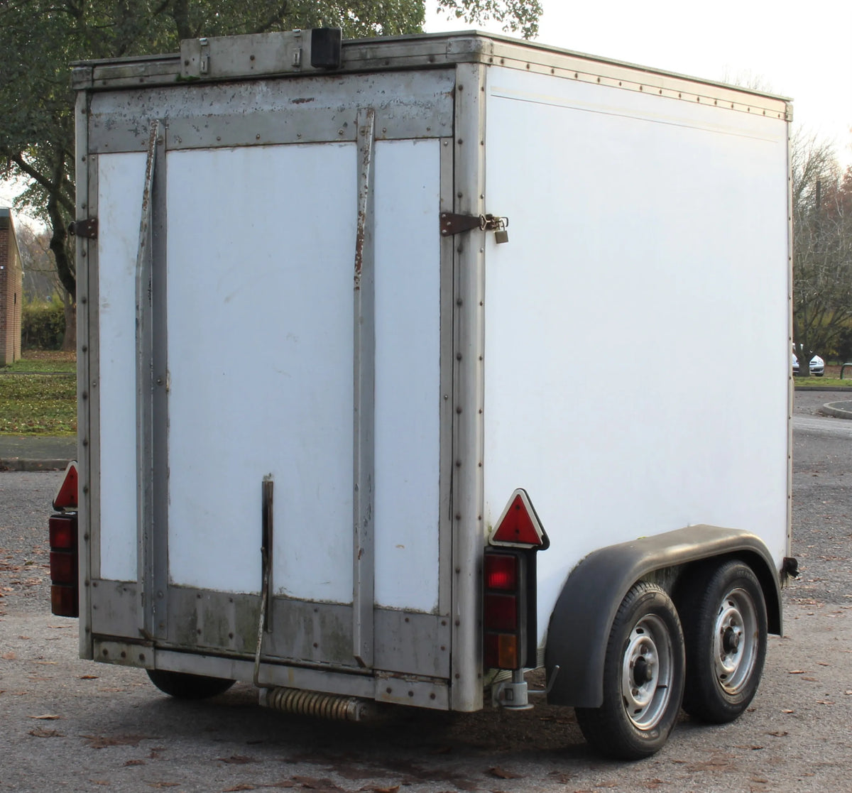 Twin axle box trailer