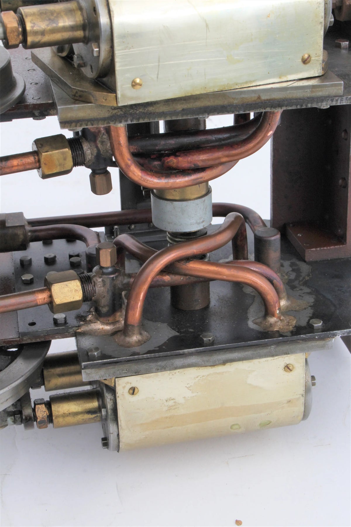 Oscillating cylinder vertical boiler locomotive