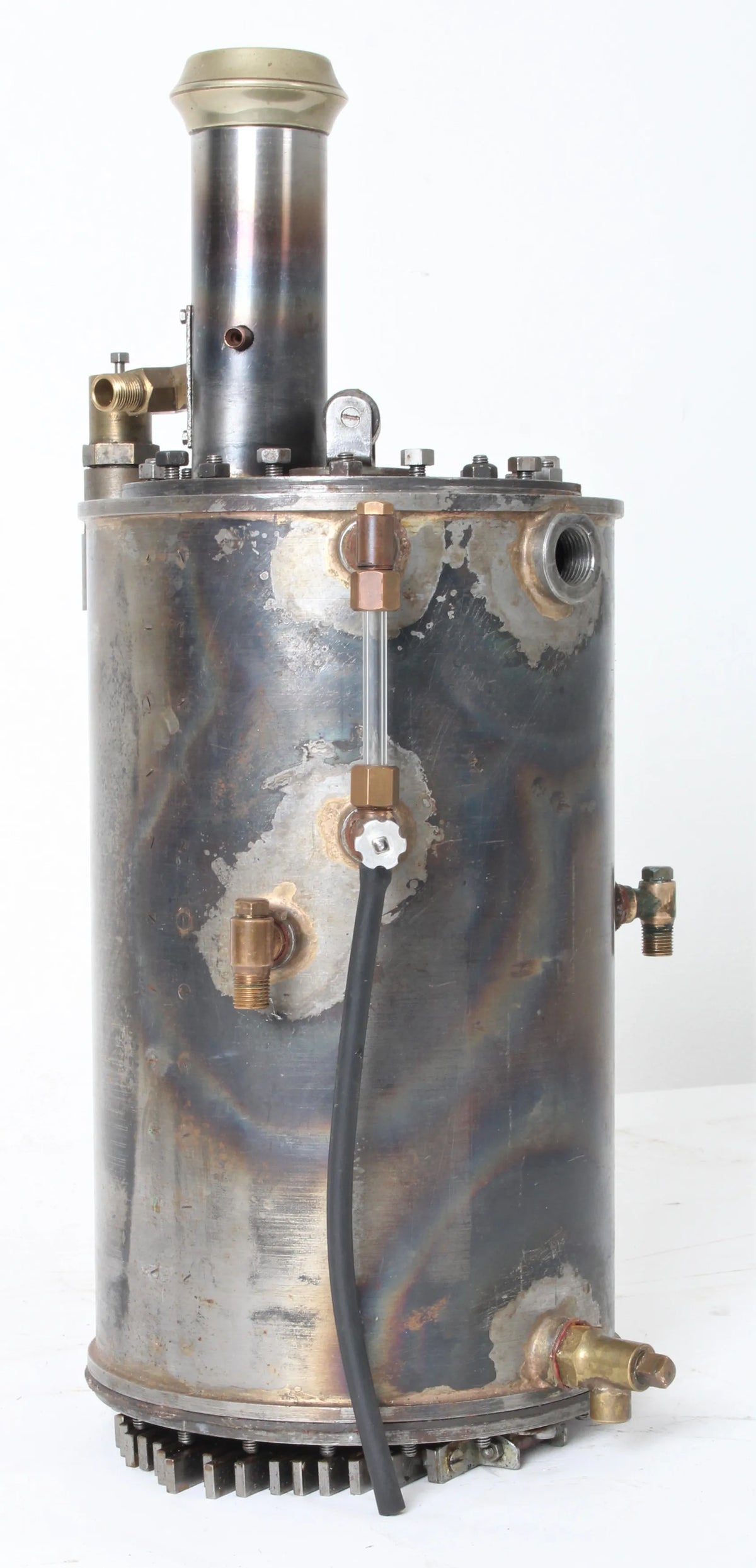 Oscillating cylinder vertical boiler locomotive