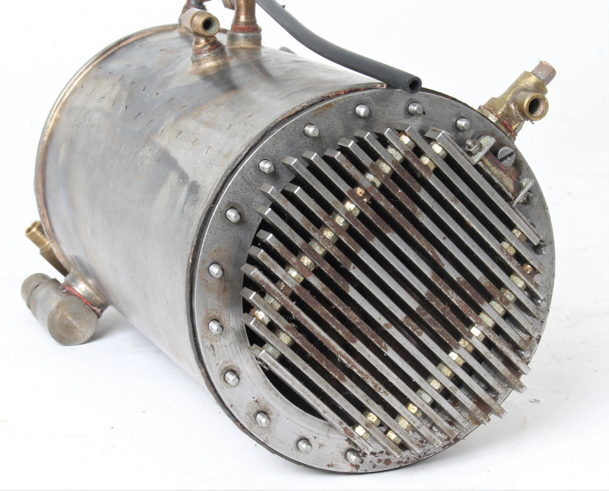 Oscillating cylinder vertical boiler locomotive