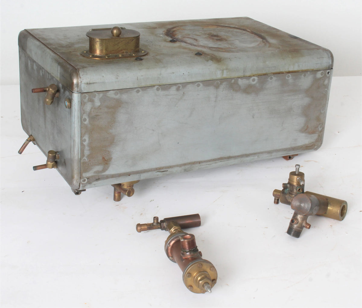 Oscillating cylinder vertical boiler locomotive