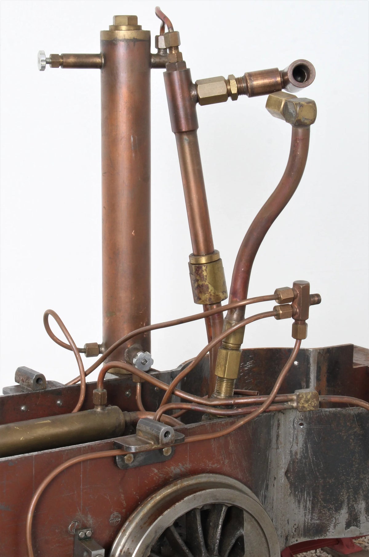 Oscillating cylinder vertical boiler locomotive