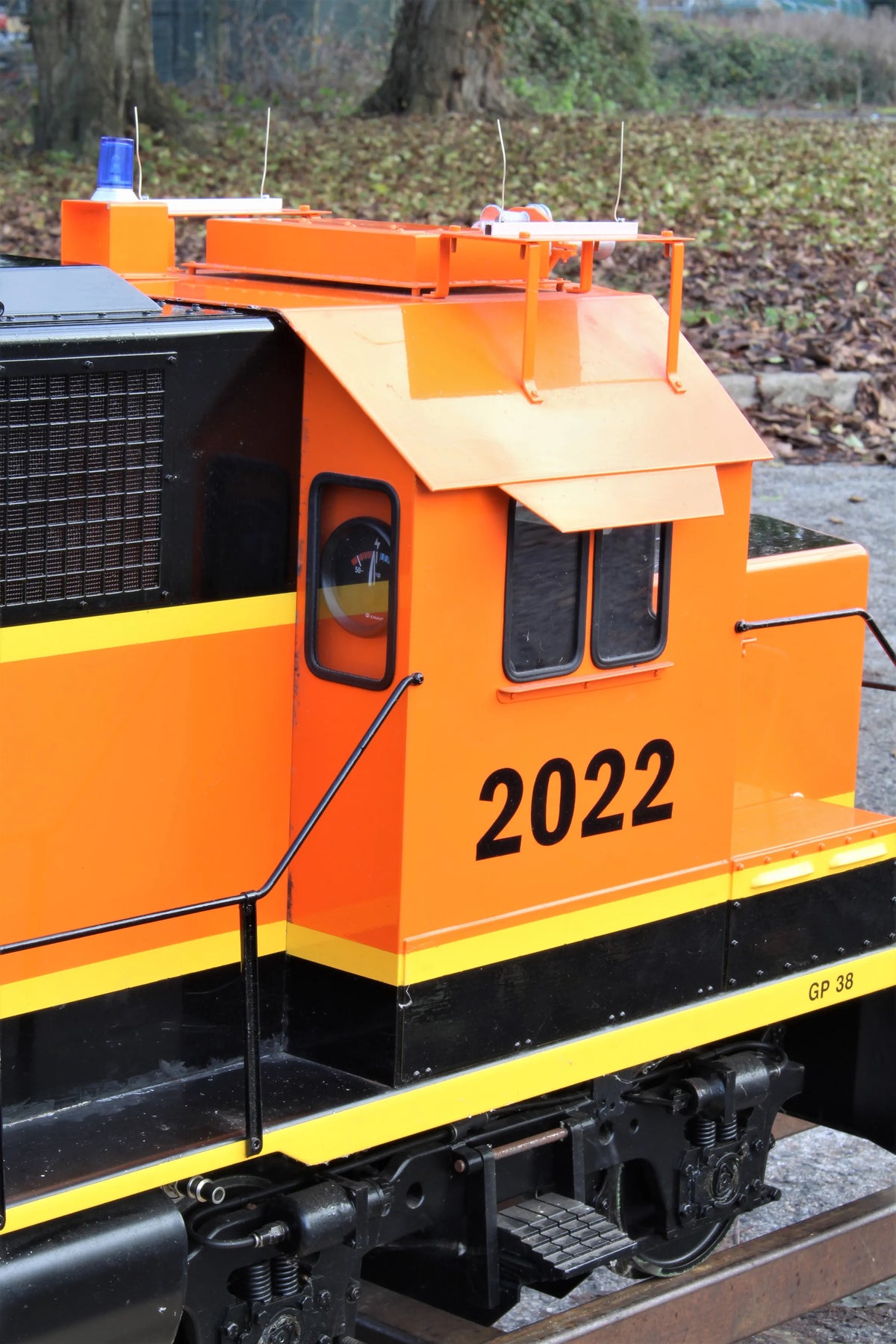 7 1/4 inch gauge GP38 with driving & passenger trucks