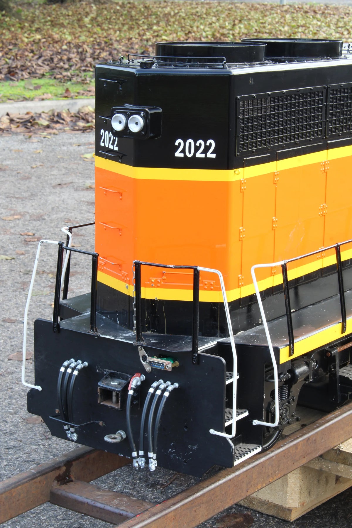 7 1/4 inch gauge GP38 with driving & passenger trucks
