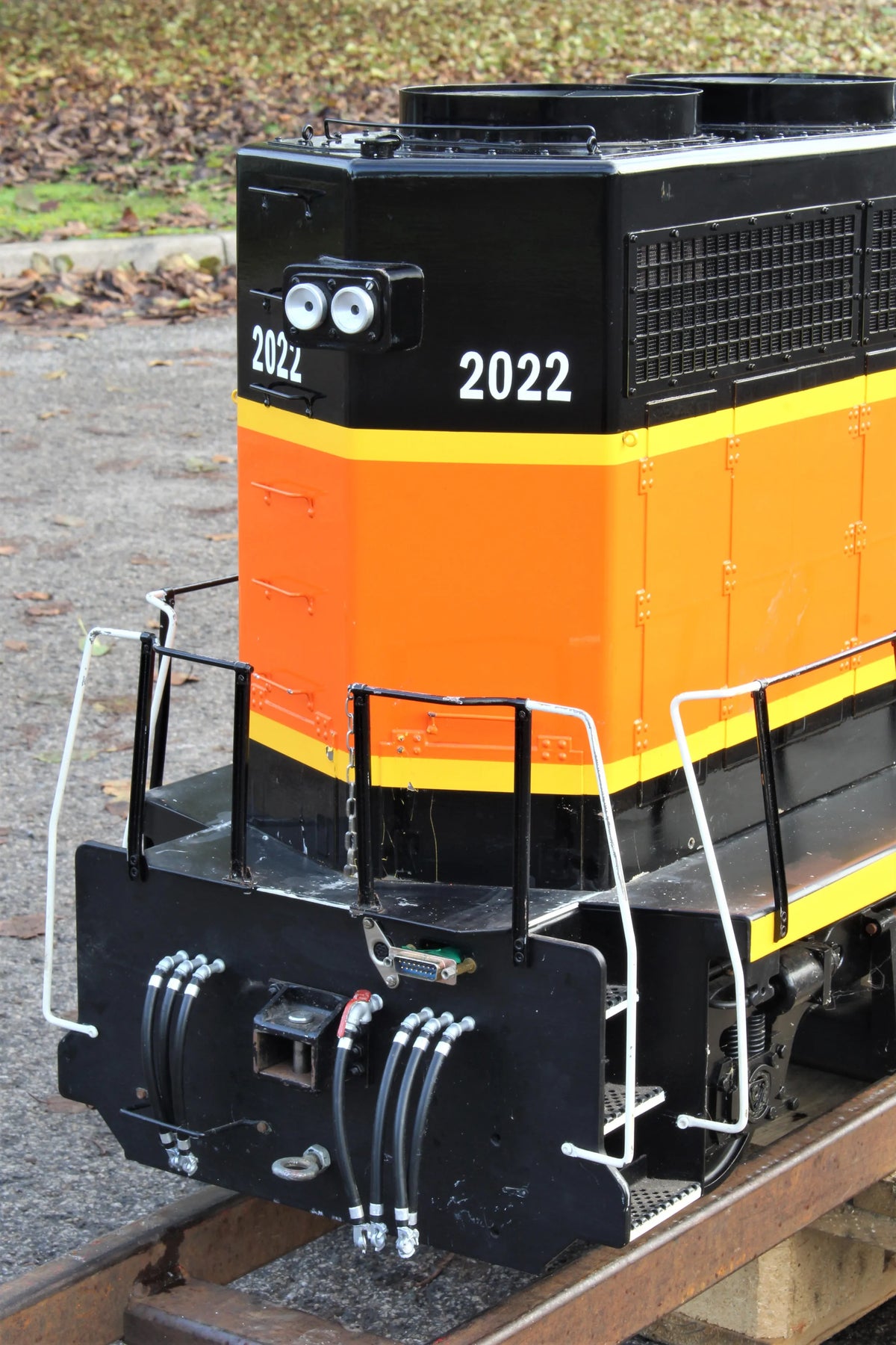 7 1/4 inch gauge GP38 with driving & passenger trucks