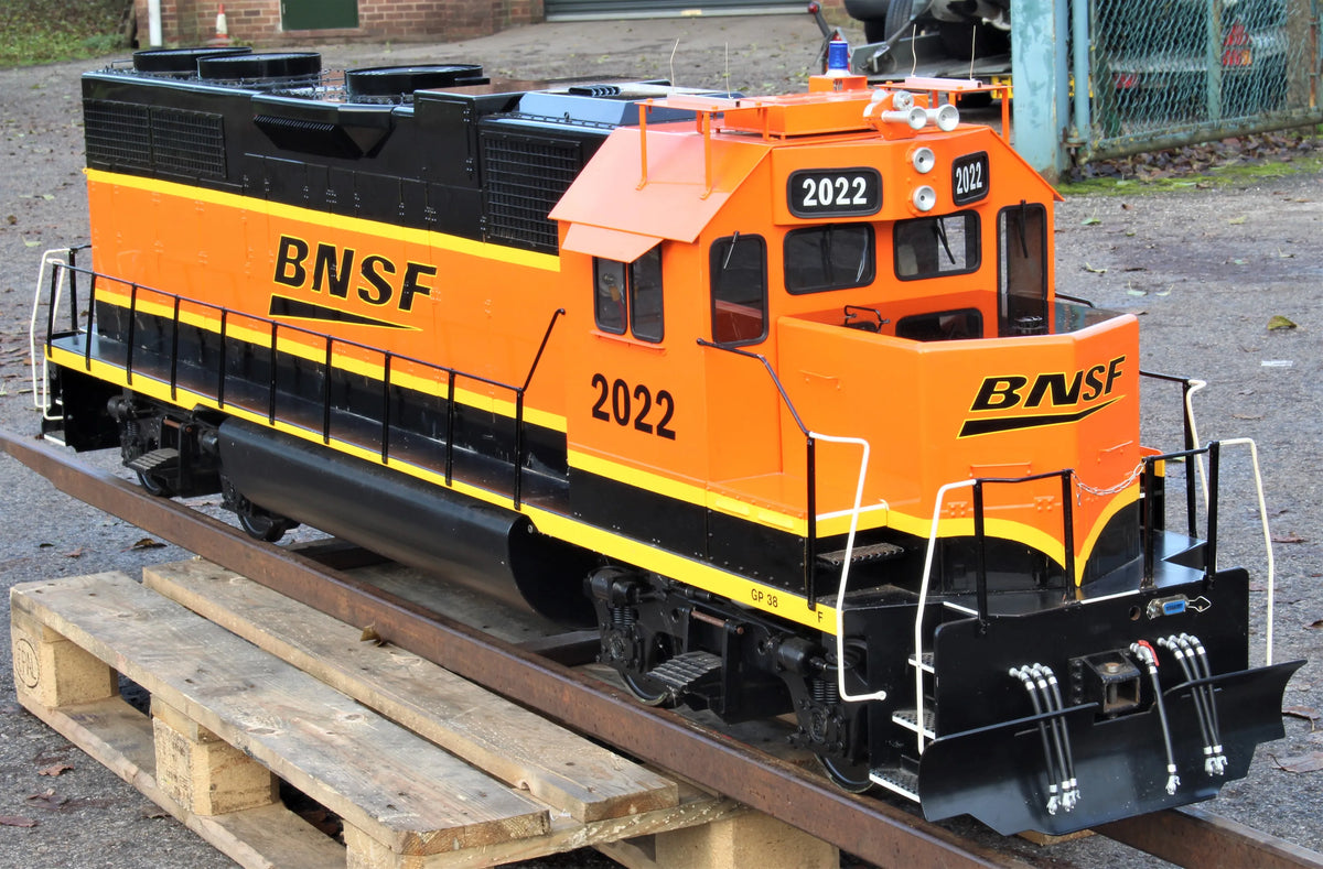 7 1/4 inch gauge GP38 with driving & passenger trucks