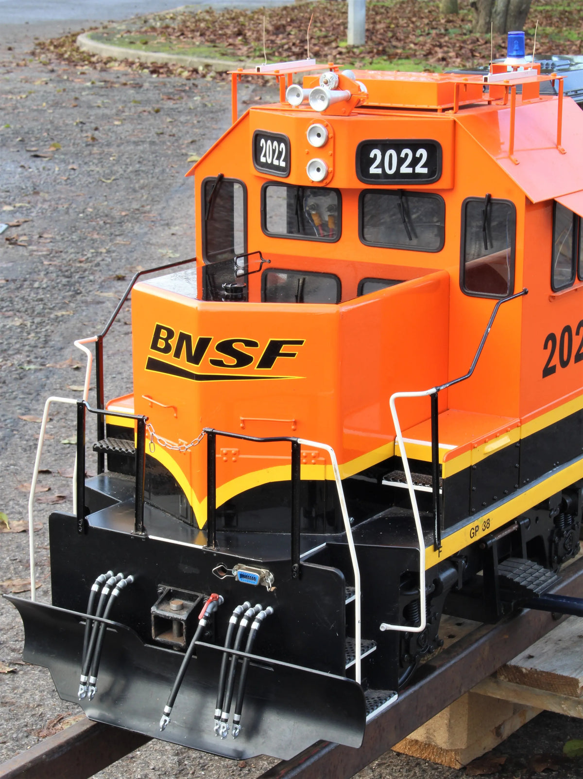 7 1/4 inch gauge GP38 with driving & passenger trucks