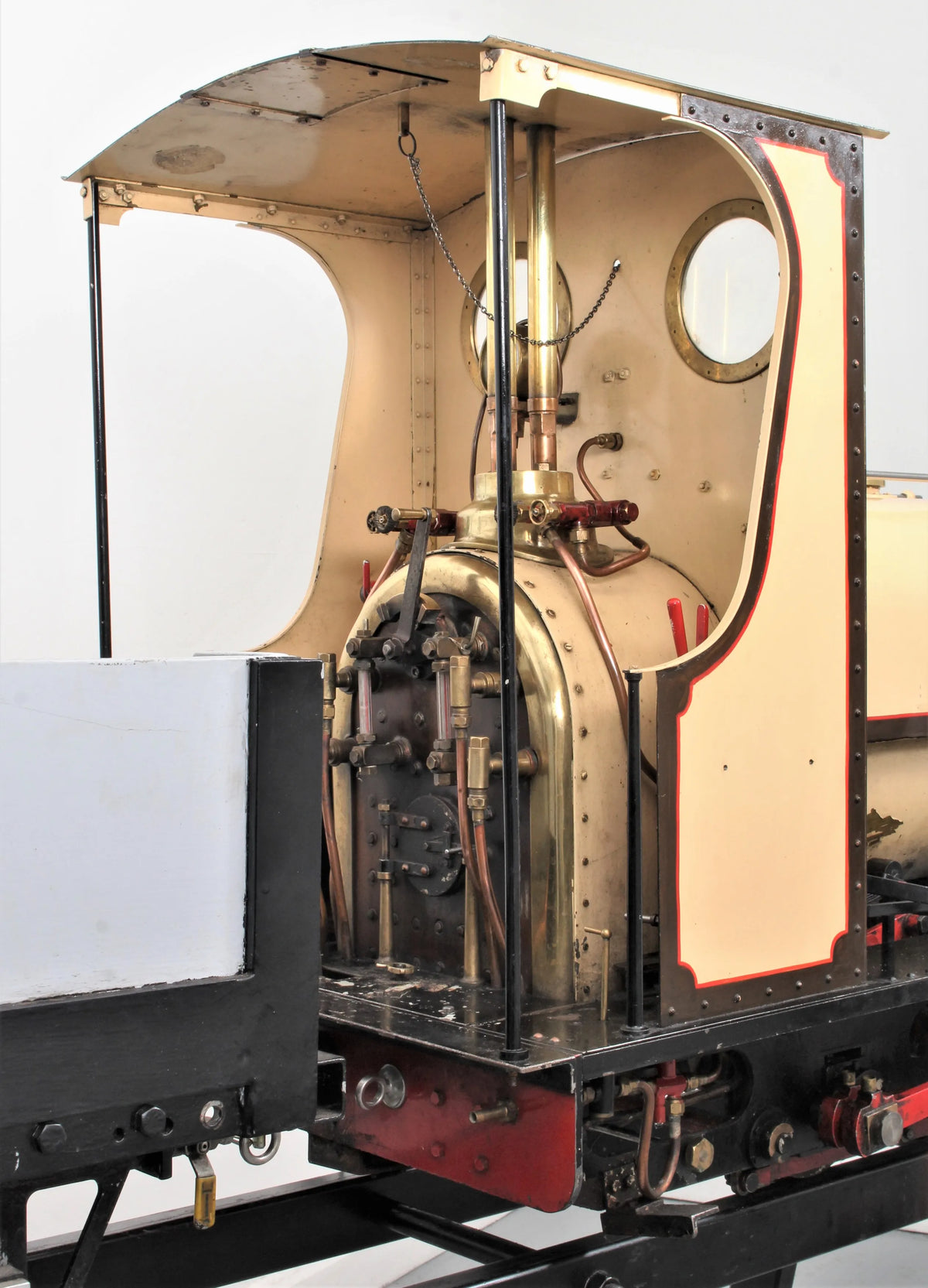 7 1/4 inch gauge 3 inch scale Hunslet 0-4-0ST with driving truck