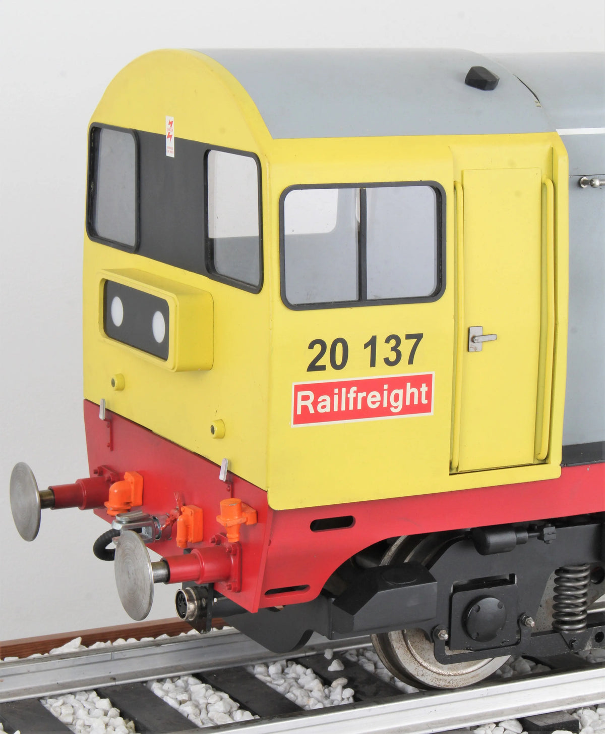 5 inch gauge 17D Class 20 battery electric