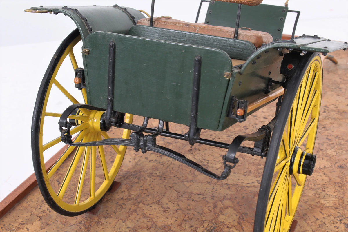 Model horse-drawn Ralli car