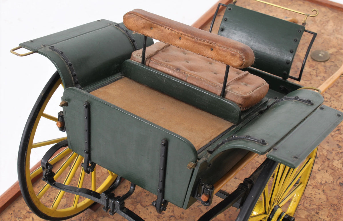 Model horse-drawn Ralli car