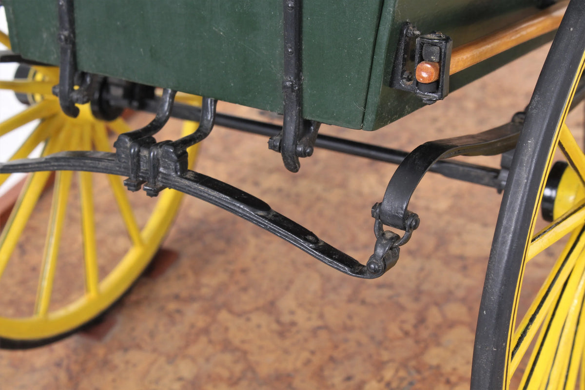 Model horse-drawn Ralli car