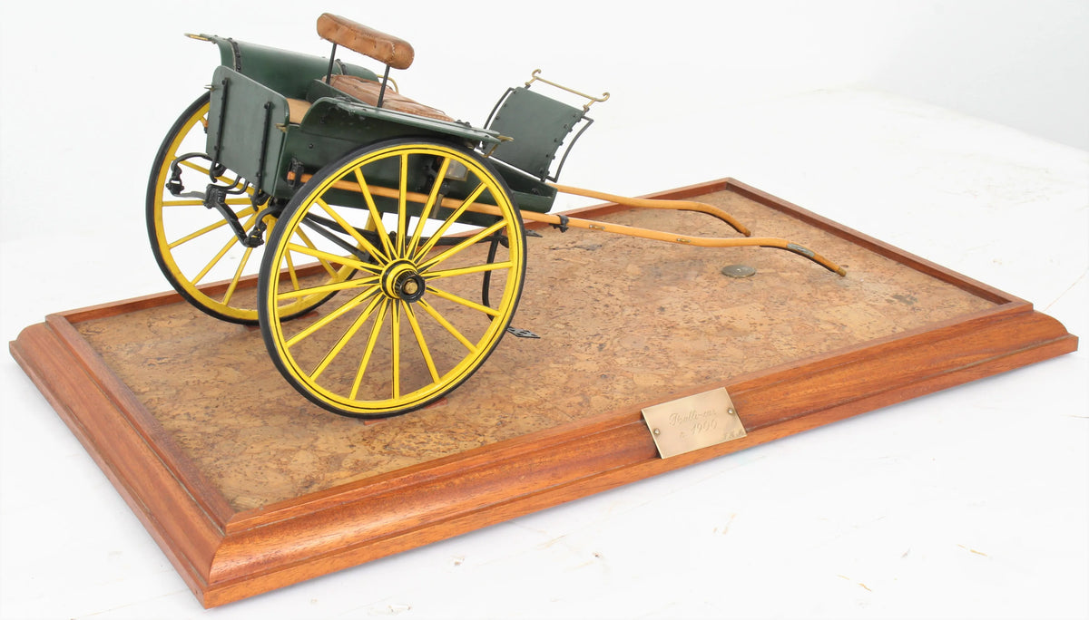 Model horse-drawn Ralli car