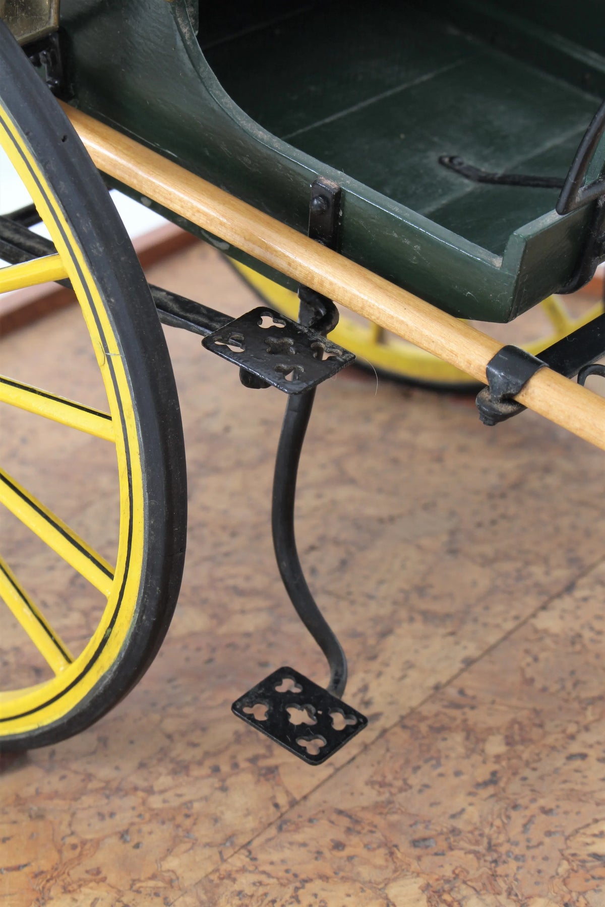 Model horse-drawn Ralli car
