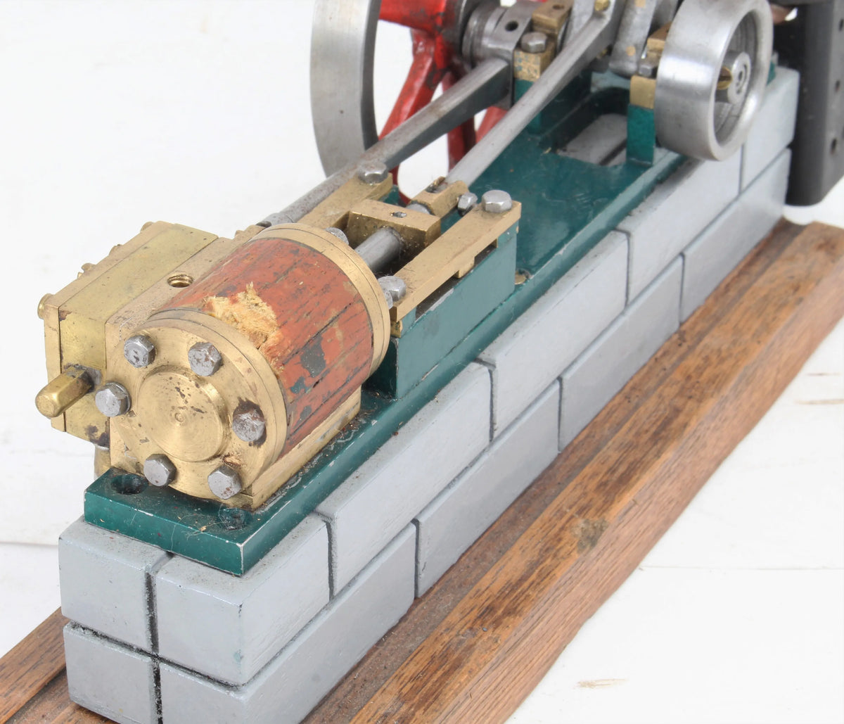 Horizontal mill engine