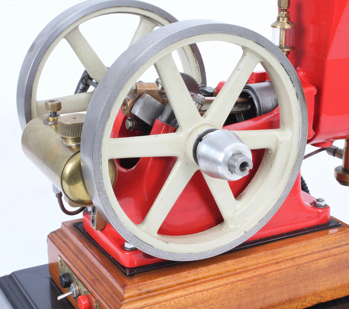 Water-cooled hit & miss engine