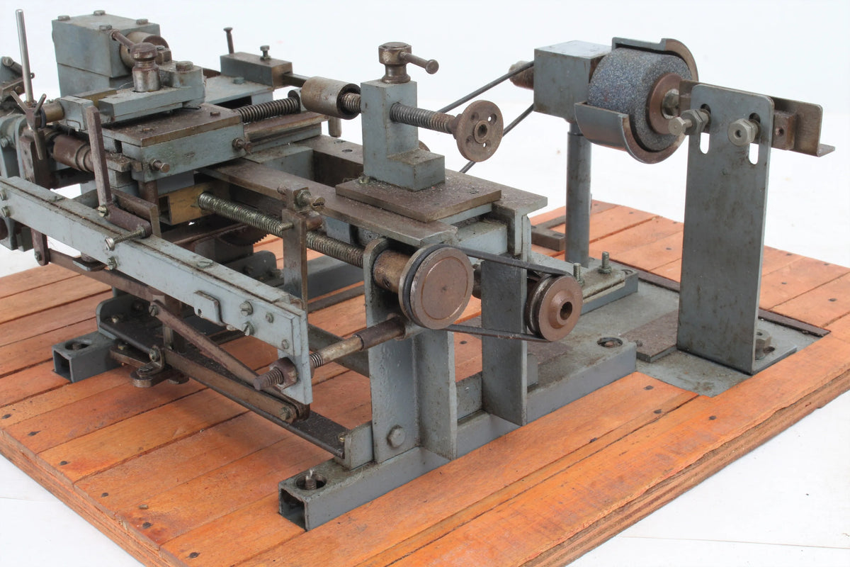 Model lathe with copy attachment