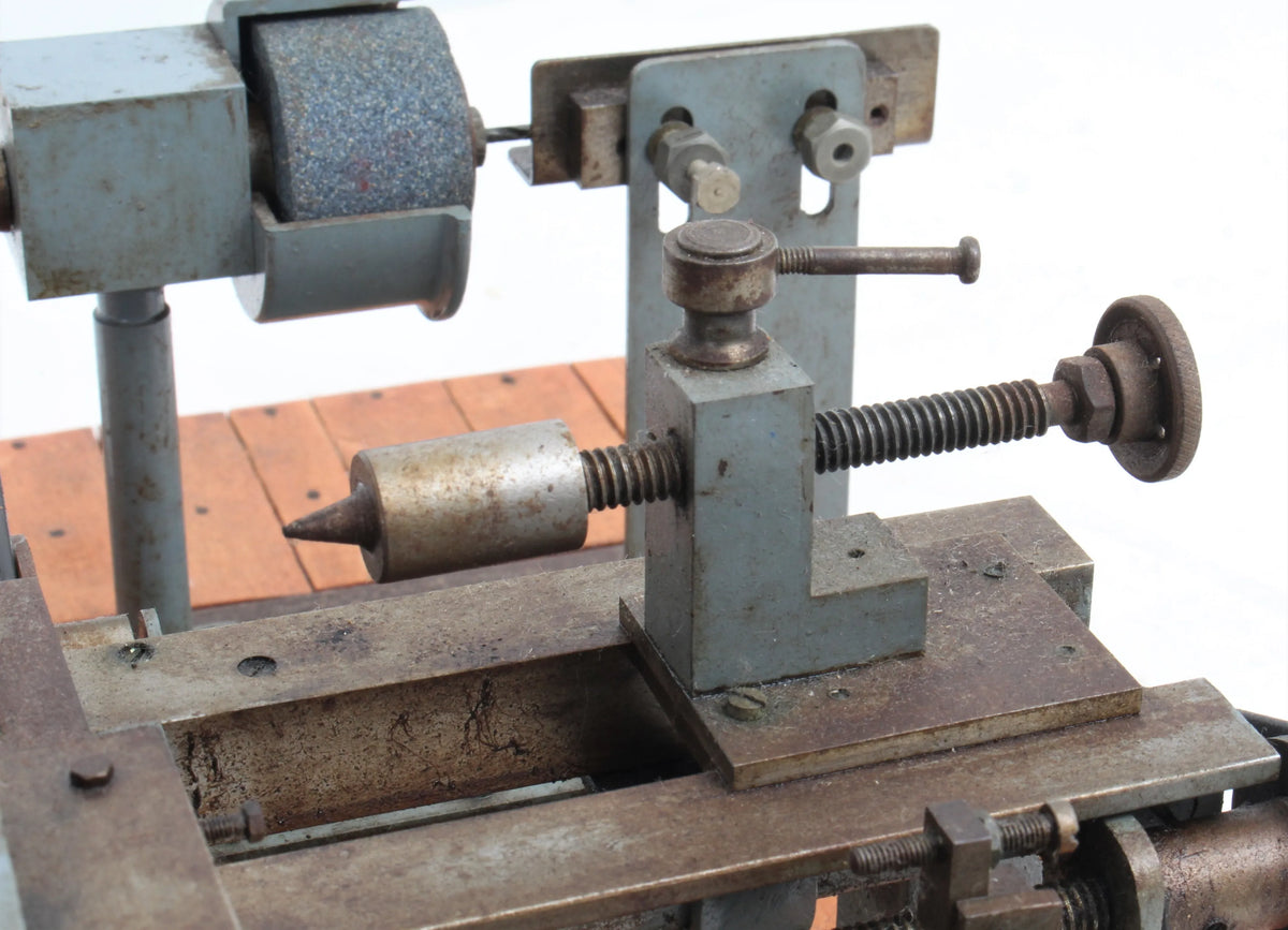 Model lathe with copy attachment