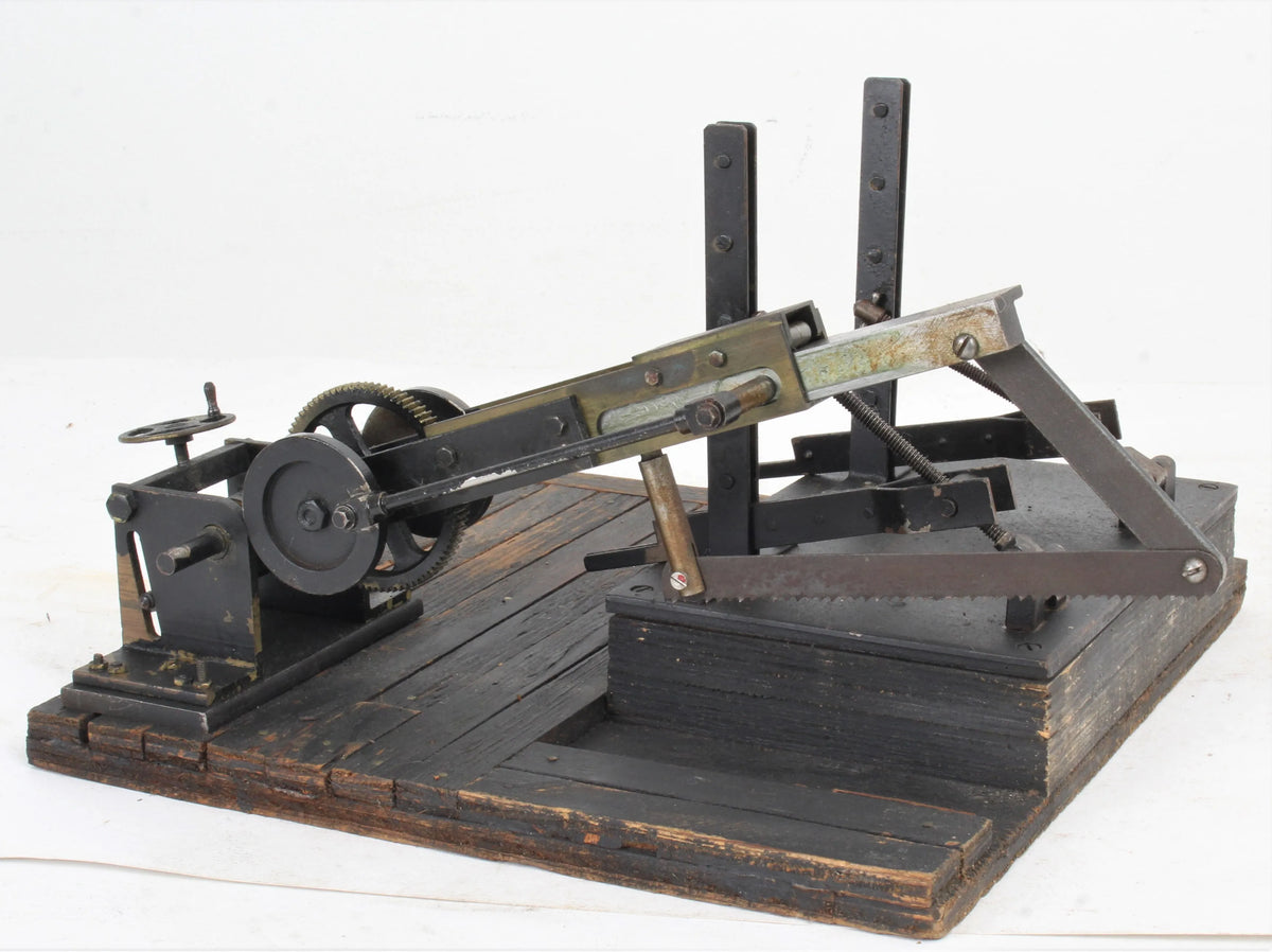Model reciprocating saw