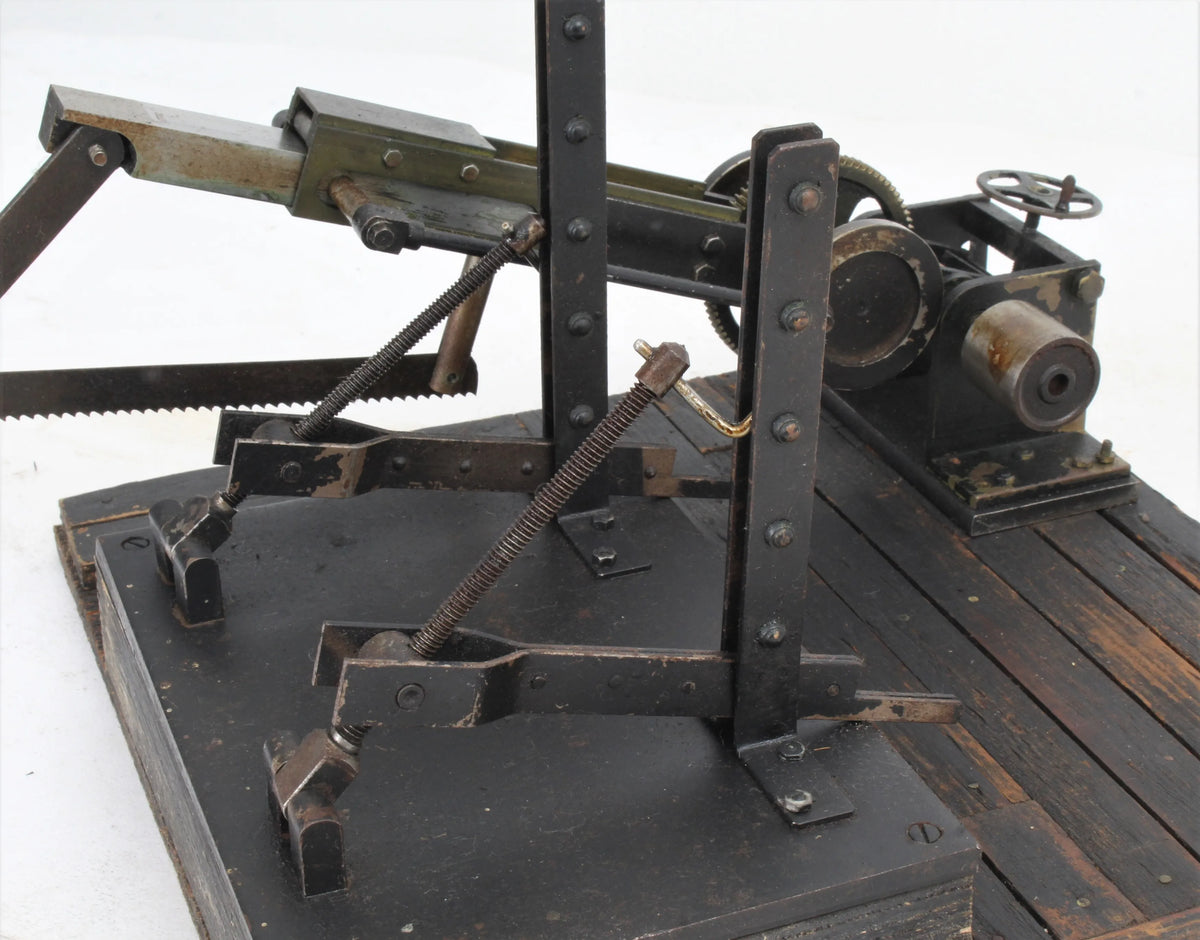 Model reciprocating saw