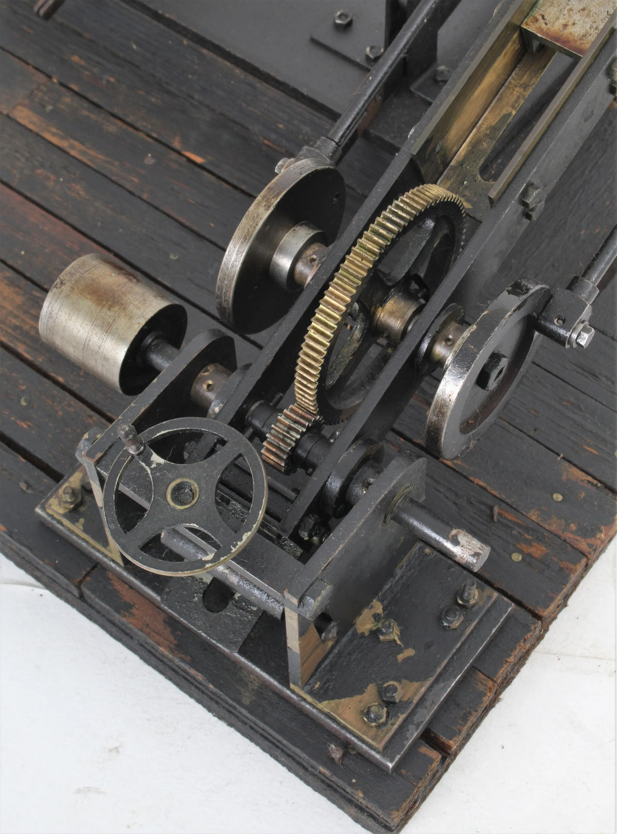 Model reciprocating saw