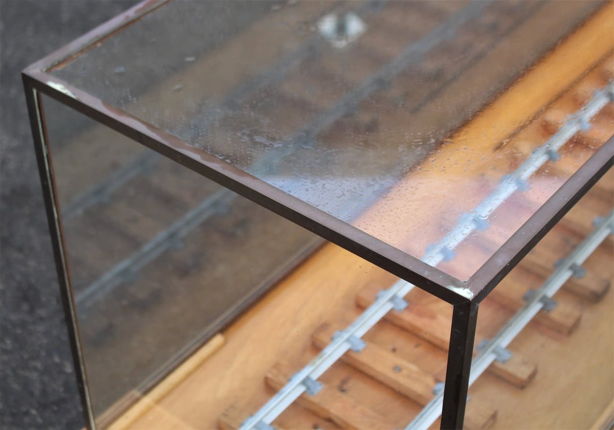 5 inch gauge display stand with glass case