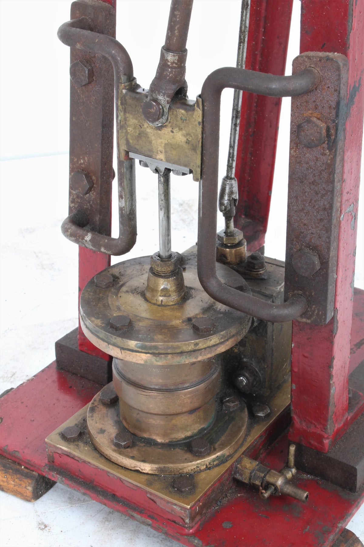 Vintage vertical engine