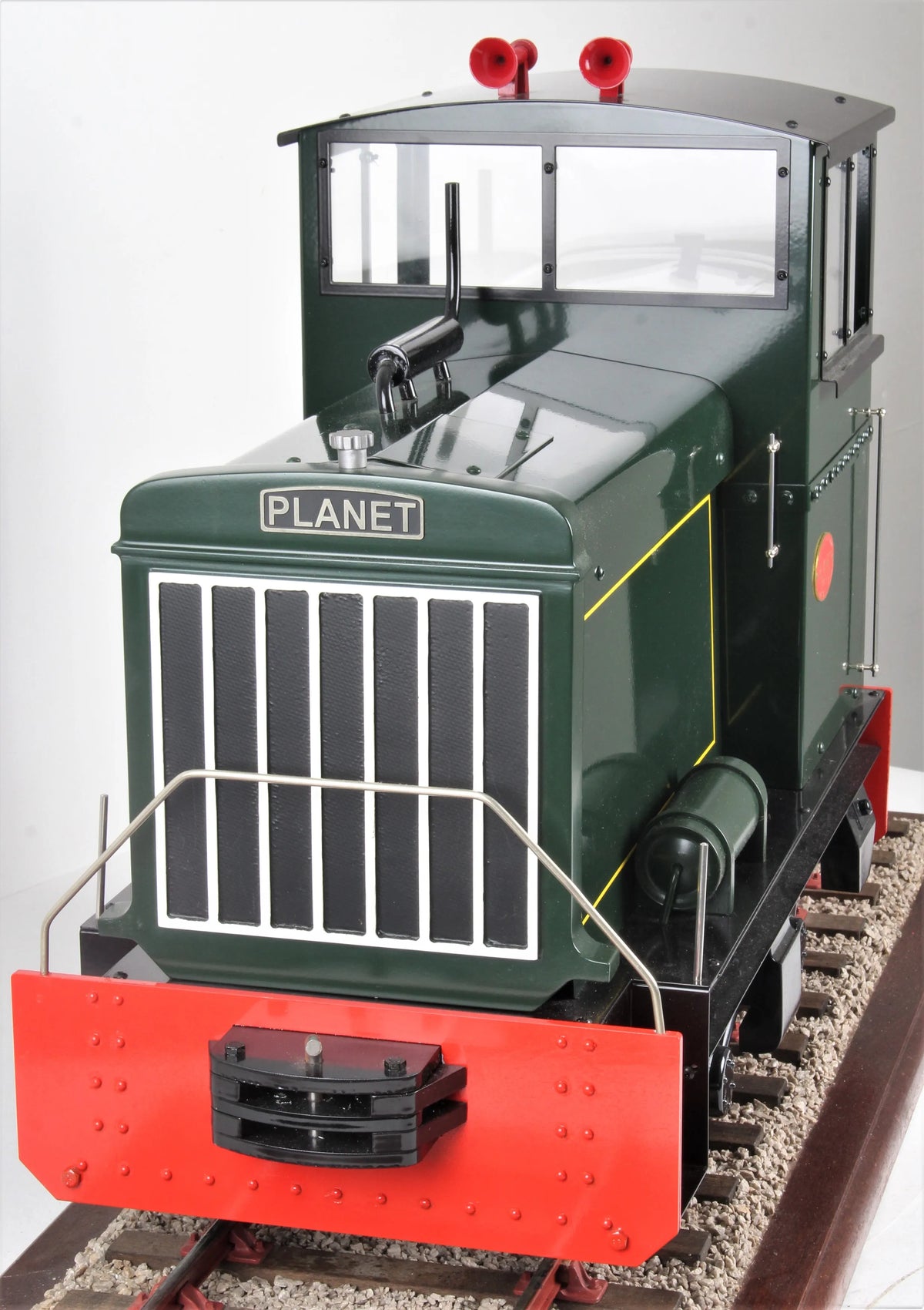 5 inch Maxitrak Planet battery electric 0-4-0