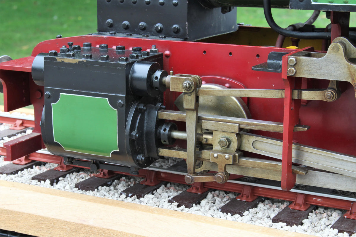 3 1/2 inch narrow gauge 0-6-0T with tipper truck tender
