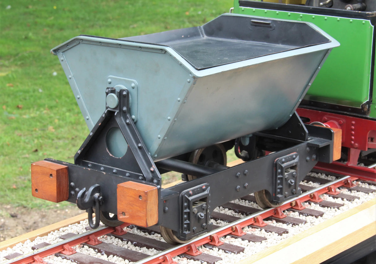 3 1/2 inch narrow gauge 0-6-0T with tipper truck tender