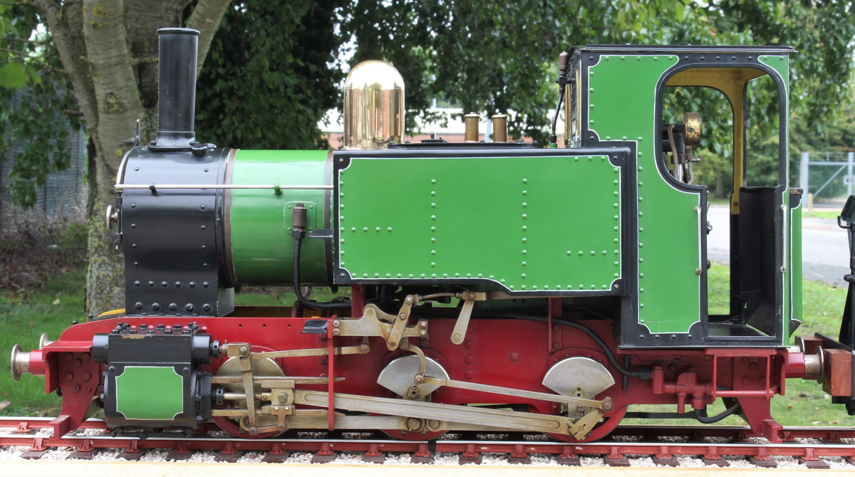 3 1/2 inch narrow gauge 0-6-0T with tipper truck tender