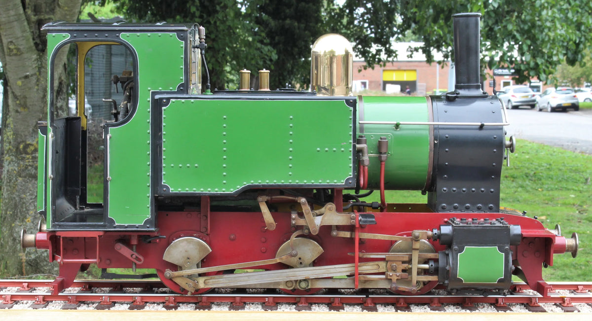 3 1/2 inch narrow gauge 0-6-0T with tipper truck tender