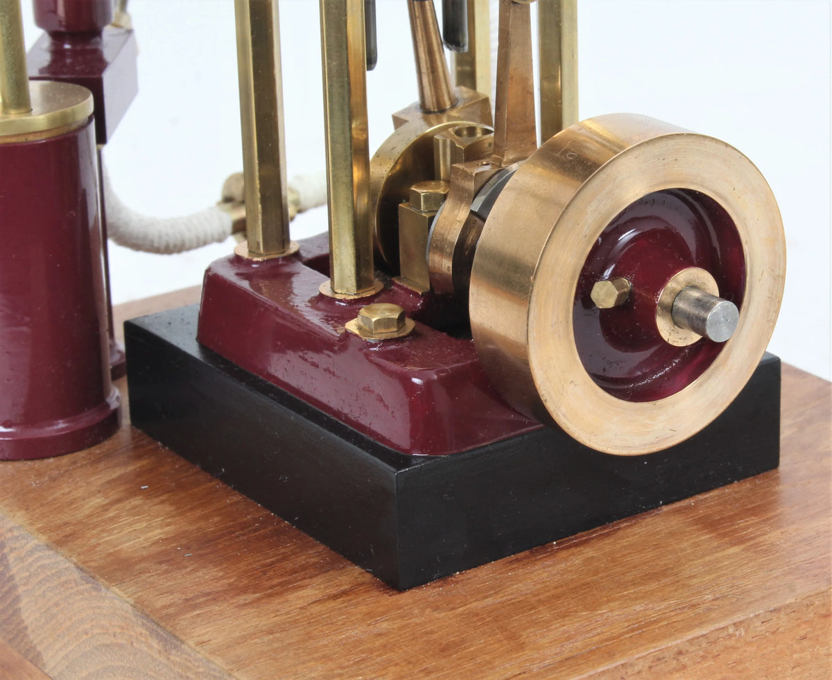 Vertical marine engine with displacement lubricator & case