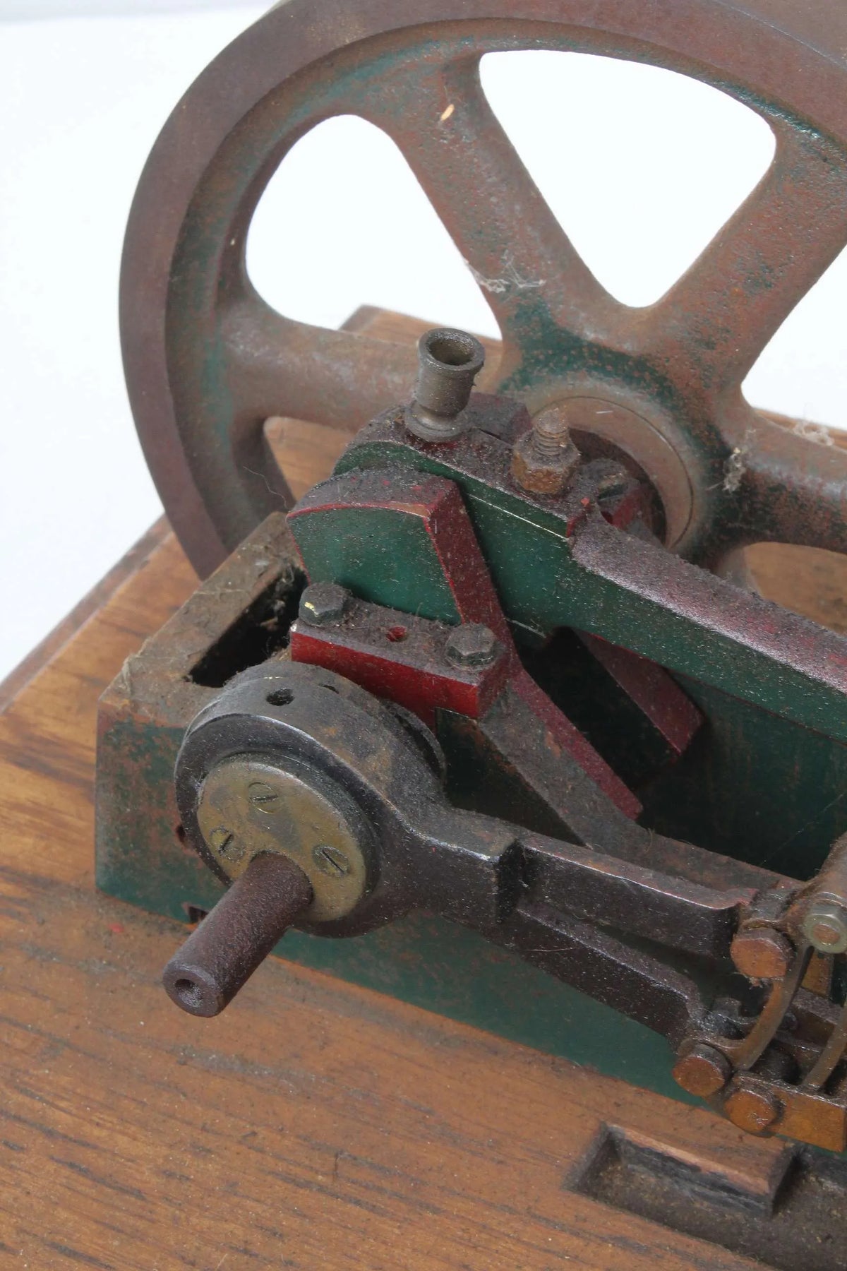 Vintage horizontal mill engine with reversing gear